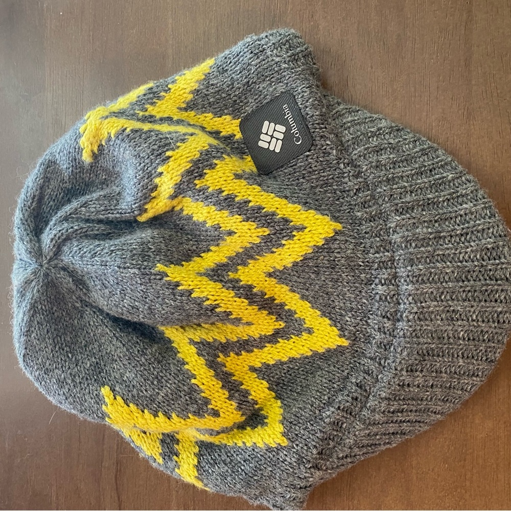 Gray Columbia youth beanie with bill